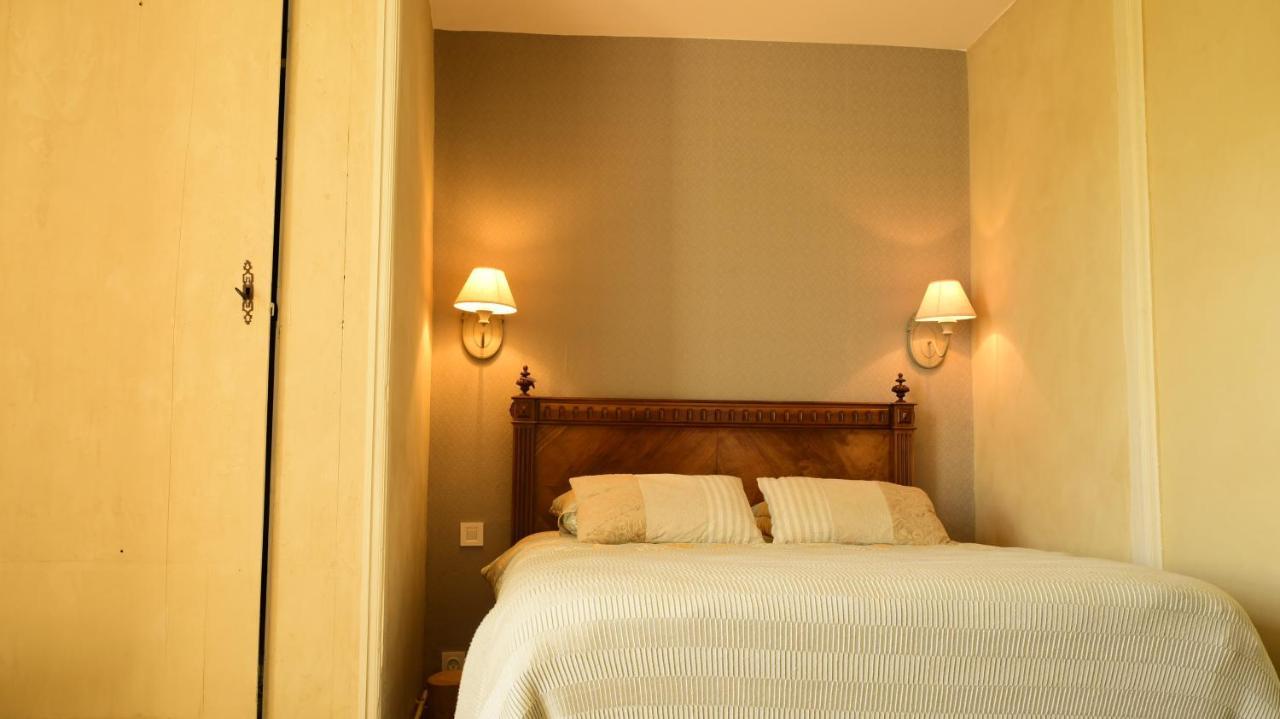 Chateau De Perpezat Bed & Breakfast Apchat